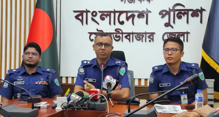 মৌলভীবাজার জেলা পুলিশ কার্যালয়ে সাংবাদিকদের সঙ্গে মতবিনিময় সভায় বক্তব্য রাখছেন পুলিশ সুপার মো. মনিরুল ইসলাম।